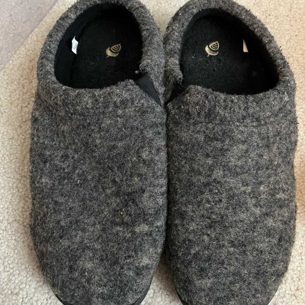 Acorn mens slippers size 10 1/2 - 11 1/2